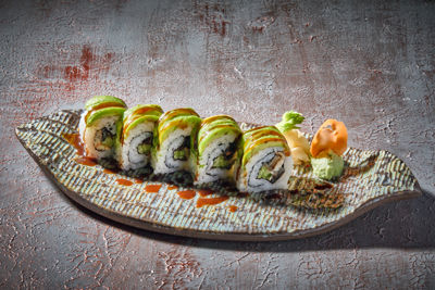 DRAGON ROLL  / 5 PARÇA