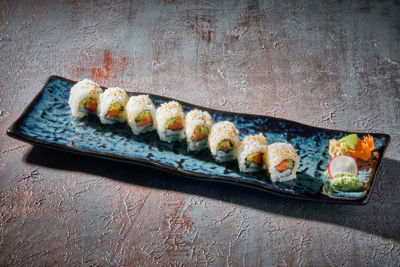 SPICY SALMON ROLL / 8 PARÇA