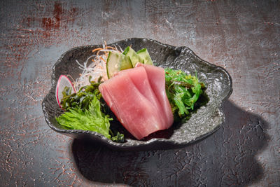 YAĞLI TON SASHIMI