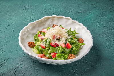SEMİZOTU SALATASI / 610 Kcal