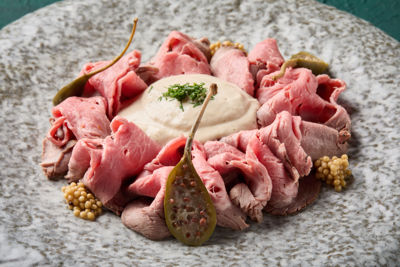VİTELLO TONNATO / 740 Kcal 