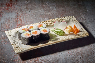 SOMON - AVOKADO MAKİ / 6 İNCE ADET