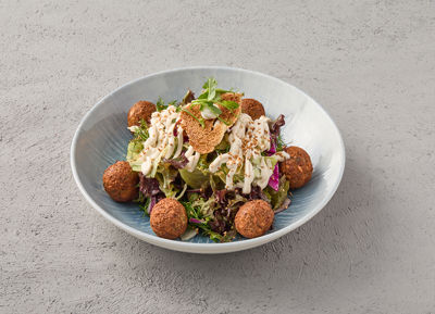 FALAFEL SALATASI